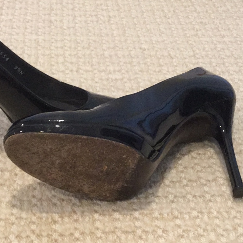 Stuart Weitzman - Picture 4 of 5